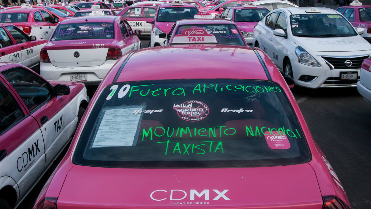 bloqueo protestas taxistas contra aplicaciones servicio privado uber cabify didi protestas caos vial 