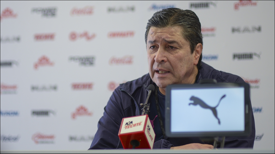 "Soy candidato a quedarme como técnico de Chivas": Tena