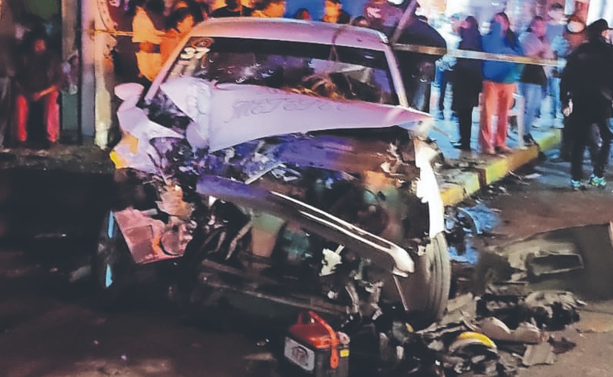 Aparatosa carambola deja siete lesionados y cuatro automóviles destrozados, en el Edomex 