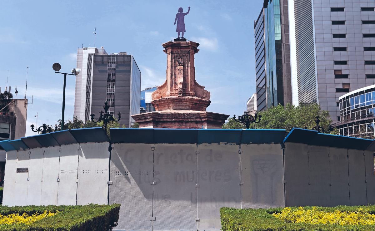 Se enchilan feministas por limpia de pintas en monumentos de la CDMX