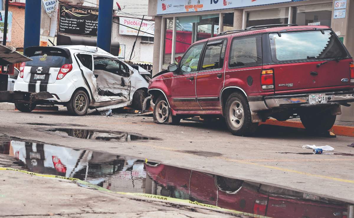 Peatón muere atropellado por automovilista que chocó vs un auto y dos motos, en Ecatepec