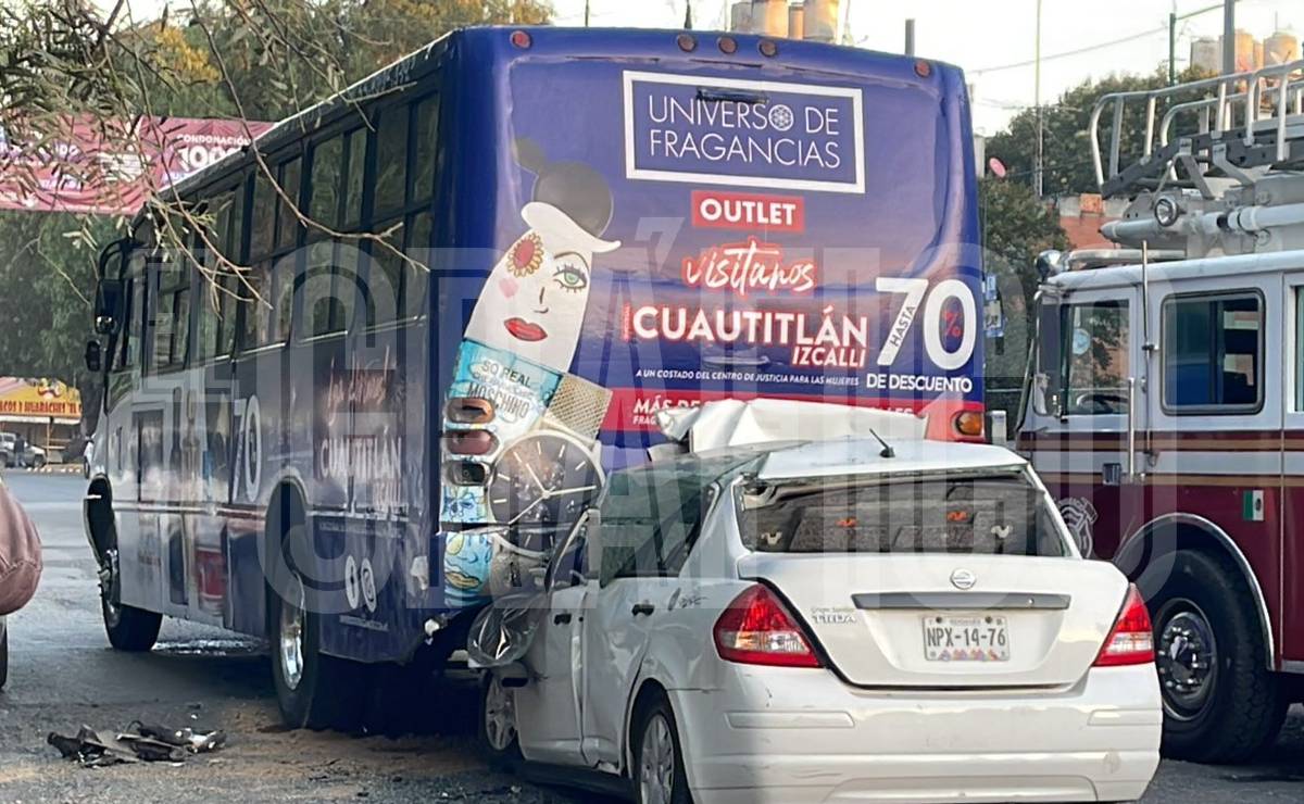 Triple muerte la mañana de este jueves en Cuautitlán Izcalli, auto choca contra transporte público