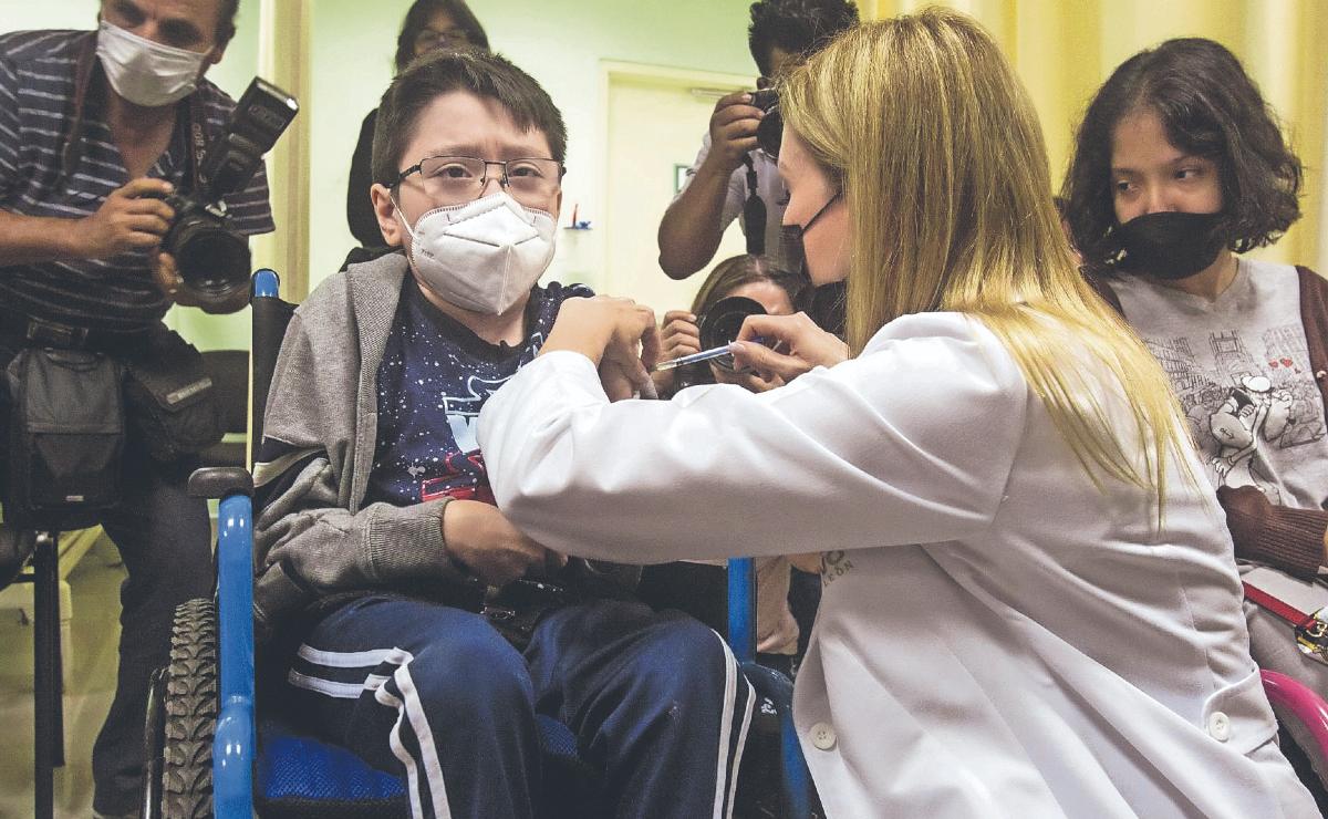 Niños de 12 a 17 años reciben su segunda vacuna anti Covid, en Morelos