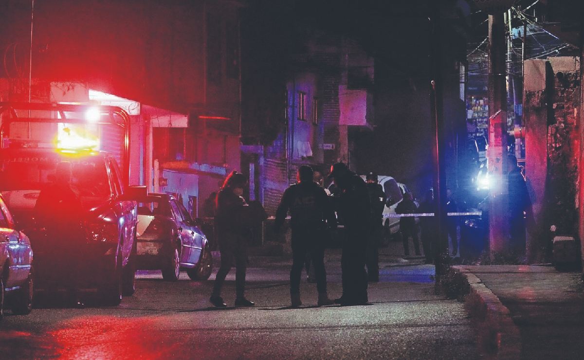 Motosicarios entran a taquería y asesinan a joven con 5 balazos, en Jiutepec