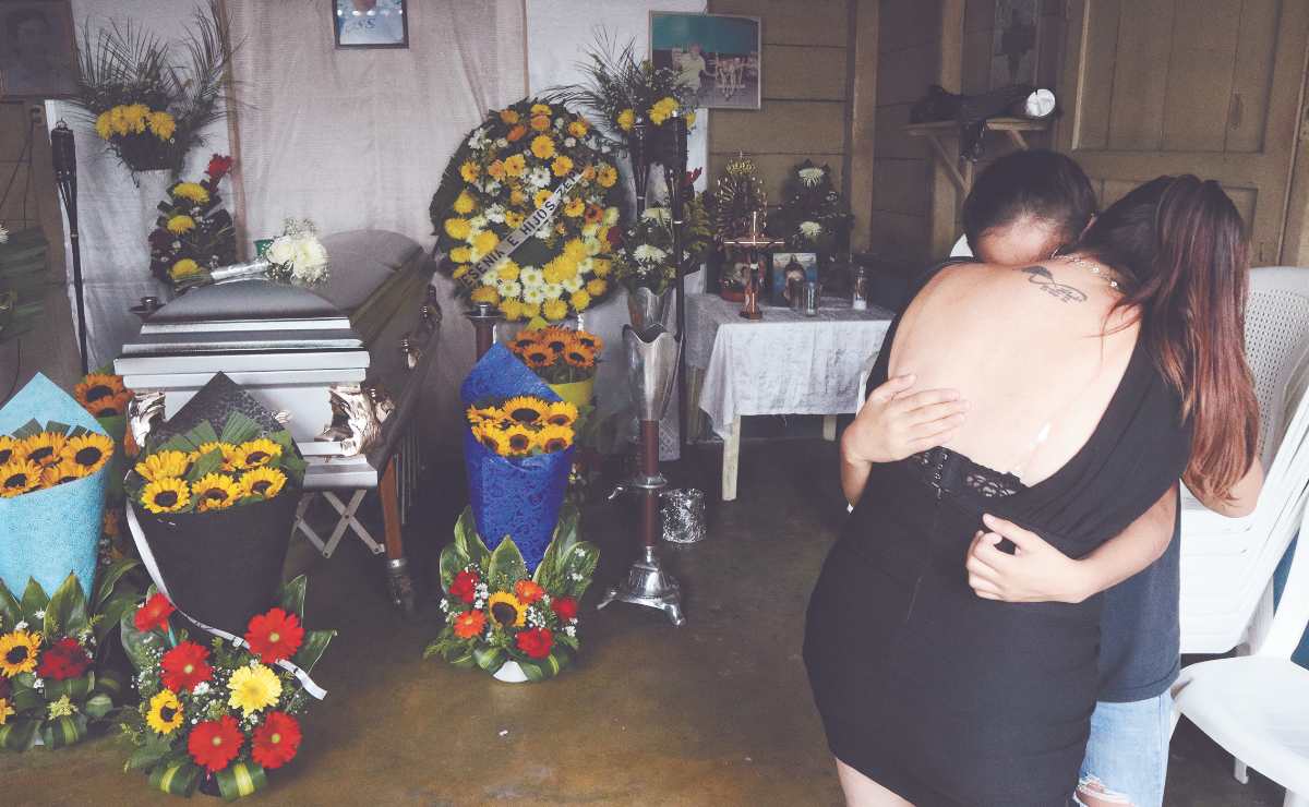 Dan el último adiós migrante muerto en el accidente de tráiler en Chiapas