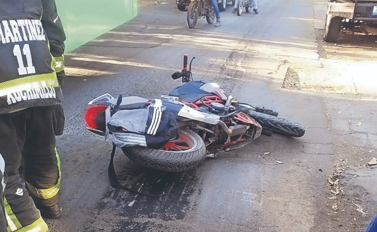 Motociclista muere debajo de un camión de transporte público en Xochimilco