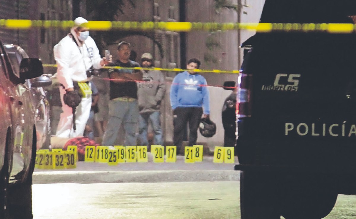 Matan con 32 balazos y en doble ráfaga a dos, cuando estaban en su BMW en Morelos