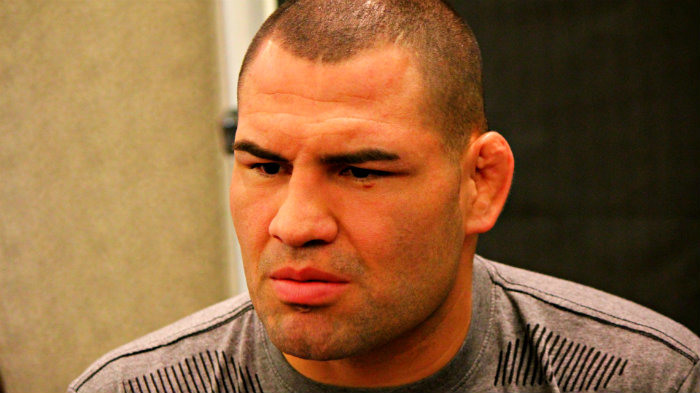 Caín Velasquez celebra campeonato en la UFC