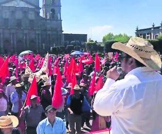 manifestación próximo ciclo agrícola protestan campesinos y maestros Movimiento Revolucionario Social Educativo