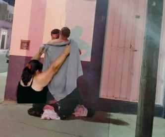 Captan a dos señores haciendo el amor en calle de Oaxaca, así los comentarios por 'espadazos'