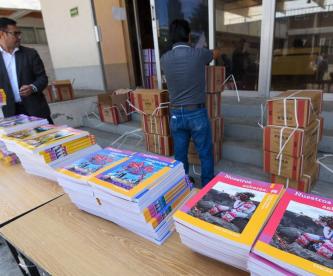 Padres de Chihuahua exigen al presidente y a la SCJN la distribución de libros de la SEP