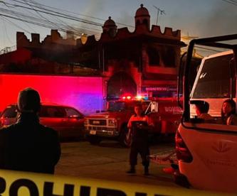 Mueren cinco personas en incendio de una tienda de uniformes, en Morelos