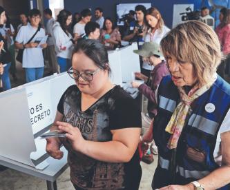 Realizan simulacro de votación para personas con discapacidad, en CDMX