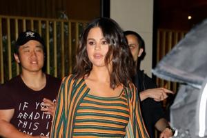 Selena Gomez cautiva con minifalda de cuero en Nueva York
