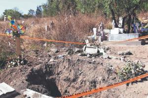 Panteoneros no tienen ni idea de cómo desenterraron cuerpo del bebé Tadeo, en Iztapalapa