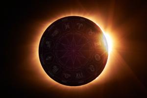 El eclipse lunar trajo cambios para tu signo zodiacal, checa tu horóscopo y descúbrelo
