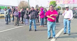 Pobladores de Oxtotitlán bloquean vía para pedir gasolina, en Toluca . Noticias en tiempo real