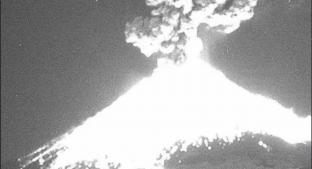 Video: Explosión del Popocatépetl genera columna eruptiva de 3 mil metros de altura. Noticias en tiempo real