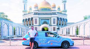 Wiebe Wakker, el hombre que recorrió 33 países en su coche eléctrico. Noticias en tiempo real