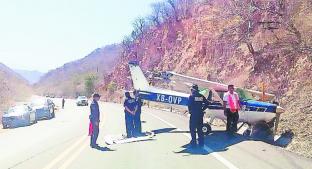 Alumno de aviación pierde control de avioneta y aterriza en la México-Acapulco. Noticias en tiempo real