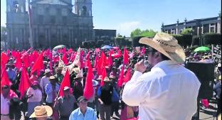 Campesinos y maestros protestaron para pedir apoyo de gobierno, en Toluca . Noticias en tiempo real