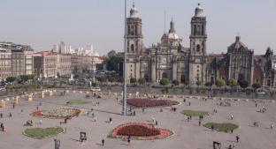 El Zócalo capitalino es adornado con corazones para celebrar San Valentín. Noticias en tiempo real