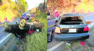 Conductor derrapa, vuelca y su vehículo termina destrozado, en Tejupilco. Noticias en tiempo real