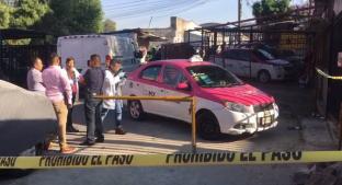 Encuentran cuerpo de hombre con balazos dentro de taxi en Iztapalapa. Noticias en tiempo real