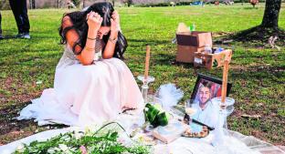 Una mujer se casa en la tumba de su prometido, en Estados Unidos. Noticias en tiempo real