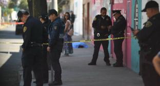 Ejecutan de cinco tiros a hombre en calles de alcaldía Venustiano Carranza. Noticias en tiempo real