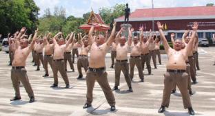Ponen a policías a bajar de peso, en Tailandia. Noticias en tiempo real