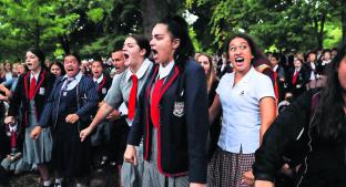 Esta es la danza de guerra que compañeros realizaron en homenaje a víctimas de atentado. Noticias en tiempo real