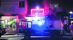 Pistoleros colombianos balean a dueño de local de hamburguesas, en Cuernavaca. Noticias en tiempo real