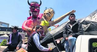 Artesanos están listos para quemar sus demonios de Semana Santa, en Toluca. Noticias en tiempo real