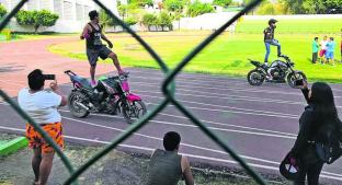 Habitantes de Cuautla se quejan por el mal uso de la pista en la Unidad Deportiva . Noticias en tiempo real