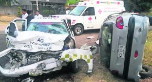 Encontronazo con taxi deja cinco personas heridas en carretera de Tenango del Valle. Noticias en tiempo real