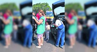 Familia se salva tras ser impactada por un tráiler, en Morelos. Noticias en tiempo real