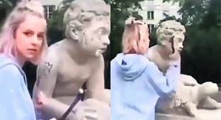 'Influencer' podría ir a prisión tras martillar estatua ancestral, en Polonia . Noticias en tiempo real