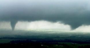 Graban impresionantes imágenes del tornado en Oklahoma. Noticias en tiempo real