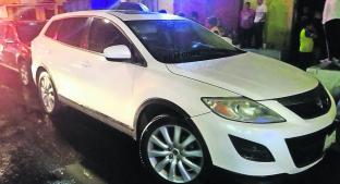 Joven fue ejecutado dentro de un Mazda, en CDMX. Noticias en tiempo real