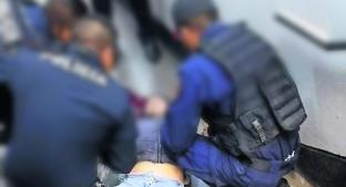 Chava se abre la cabeza al caer de las escaleras en Metro Tacubaya, CDMX. Noticias en tiempo real