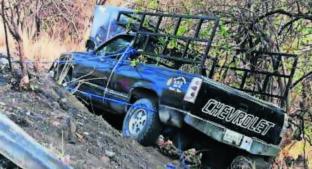 Falla mecánica saca a automovilista del camino hacia una barranca, en Morelos. Noticias en tiempo real