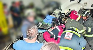Choque contra camión torton deja tres muertos y cinco niños heridos, en CDMX. Noticias en tiempo real