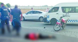 Motociclista a exceso de velocidad sale disparado y muere en el asfalto, en Edomex. Noticias en tiempo real