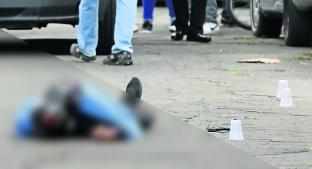 Motociclistas desatan persecución y tumban de un tiro a ladrón, en CDMX. Noticias en tiempo real