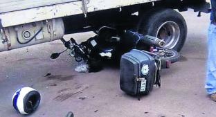 Motociclista derrapa tras cerrón de una camioneta, en Cuautla. Noticias en tiempo real