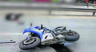 Motociclista es envestido por un vehículo y muere en el Circuito Exterior Mexiquense, Edomex. Noticias en tiempo real