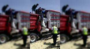 Tráiler se queda sin frenos en la carretera México-Cuautla y chofer sale vivo de caja prensada. Noticias en tiempo real