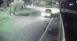 Video capta a conductor de grúa que abandona mujer en carretera y la arrolla, en Edomex. Noticias en tiempo real