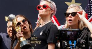 Megan Rapinoe se roba el show en desfile de Estados Unidos Femenil. Noticias en tiempo real